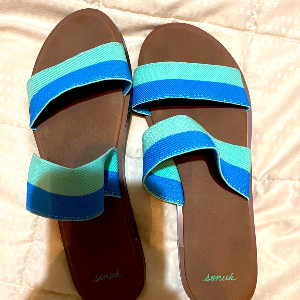 Sanuk sandals, size 9